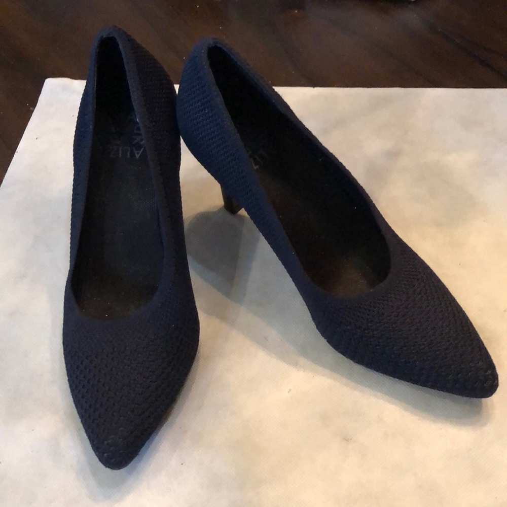 Moved - Naturalizer textured stretch navy blue pumps